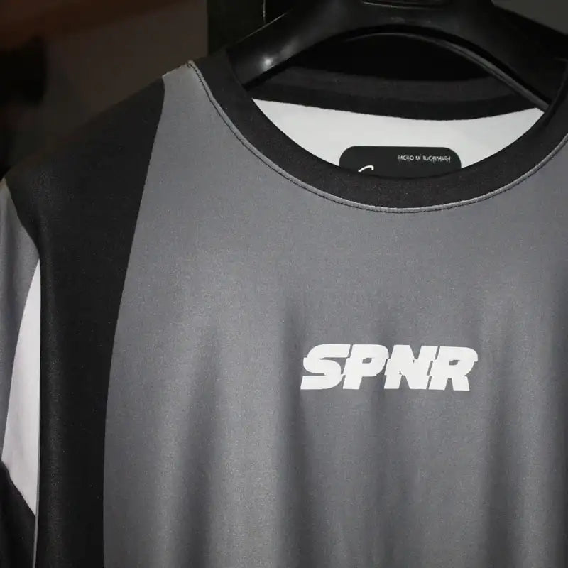 CAMISETA SPNR OVERSIZE BLOQUES GRISES
